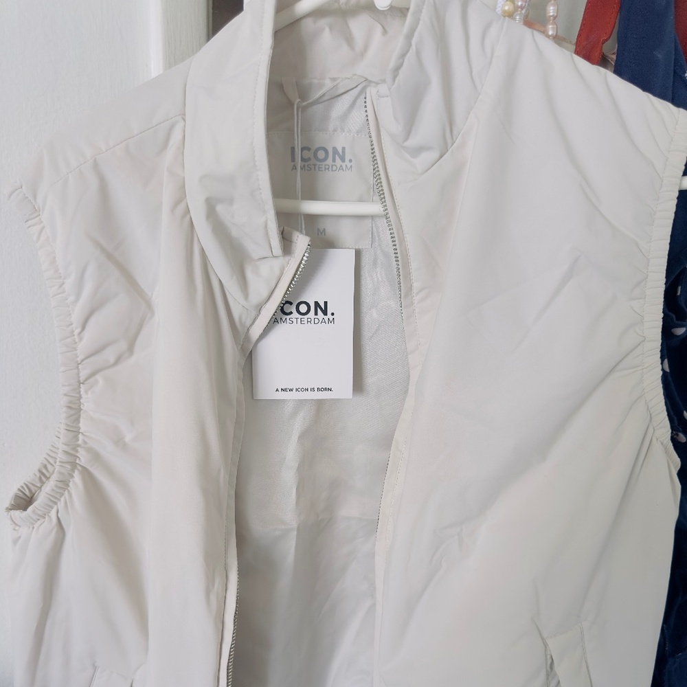 Icon travel body warmer